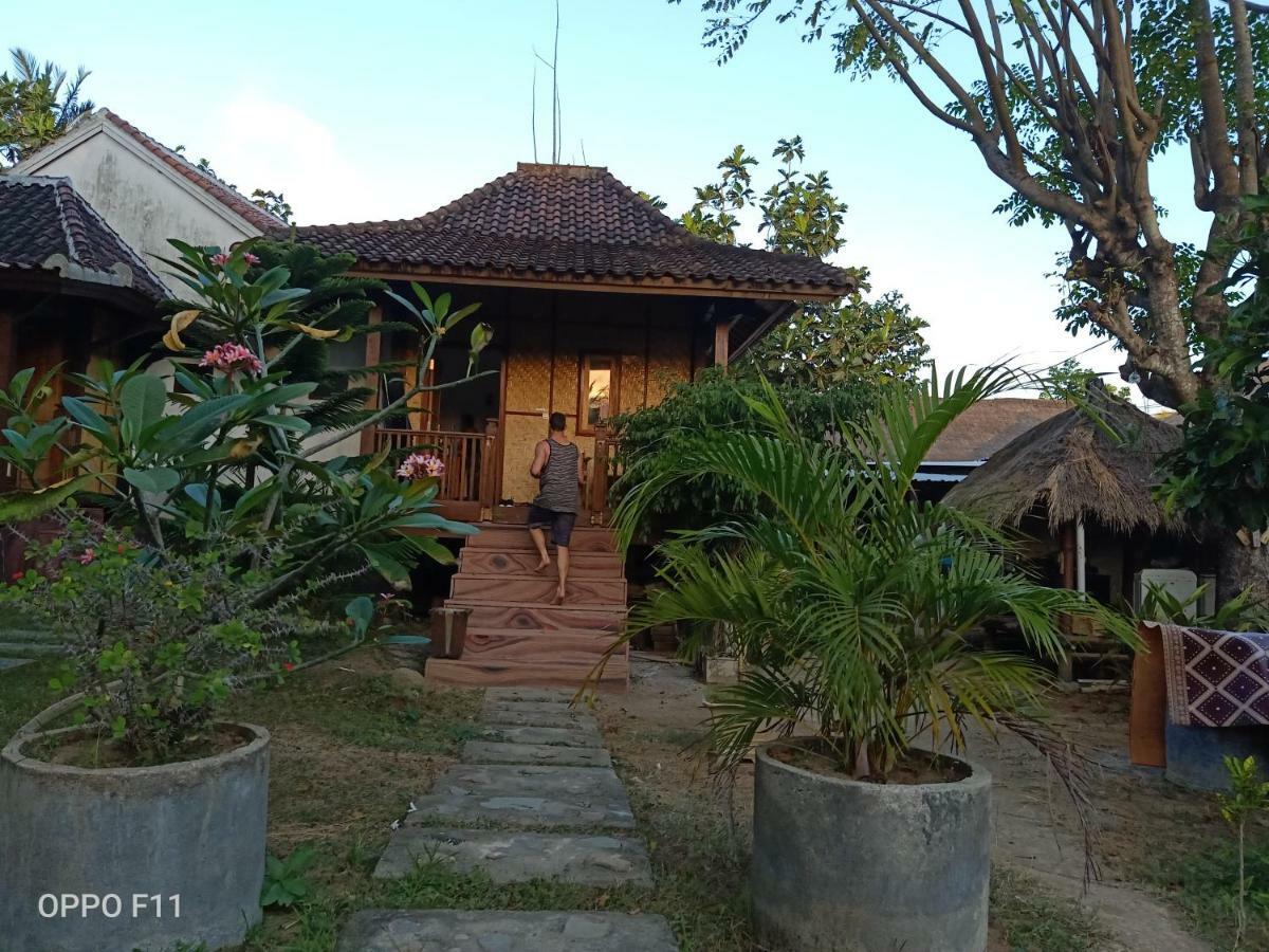 Tri Putri Homestay Kuta  Exterior foto